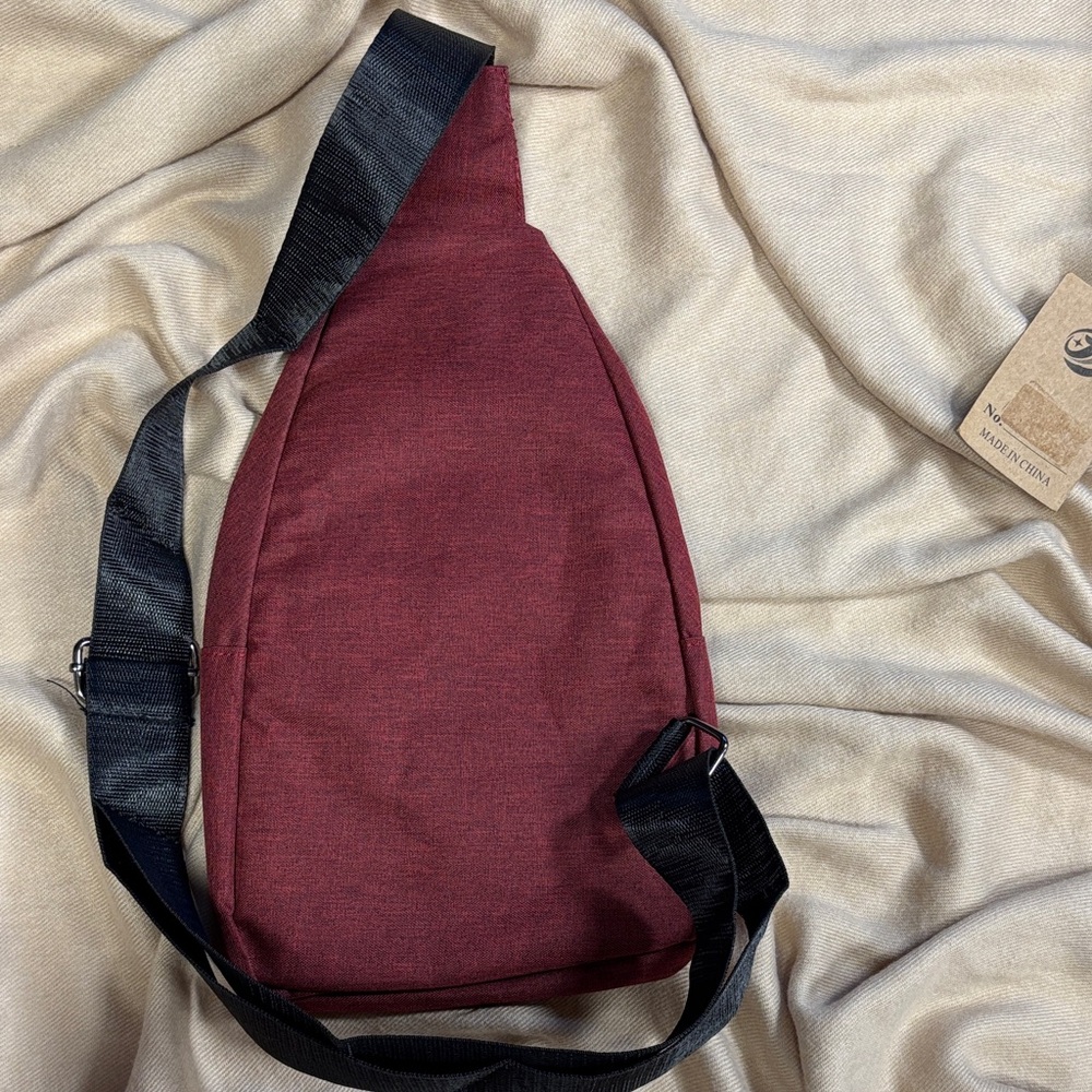 Men's or women’s red crimson  Alabama Football sling Bag New with tag - Picture 3 of 5